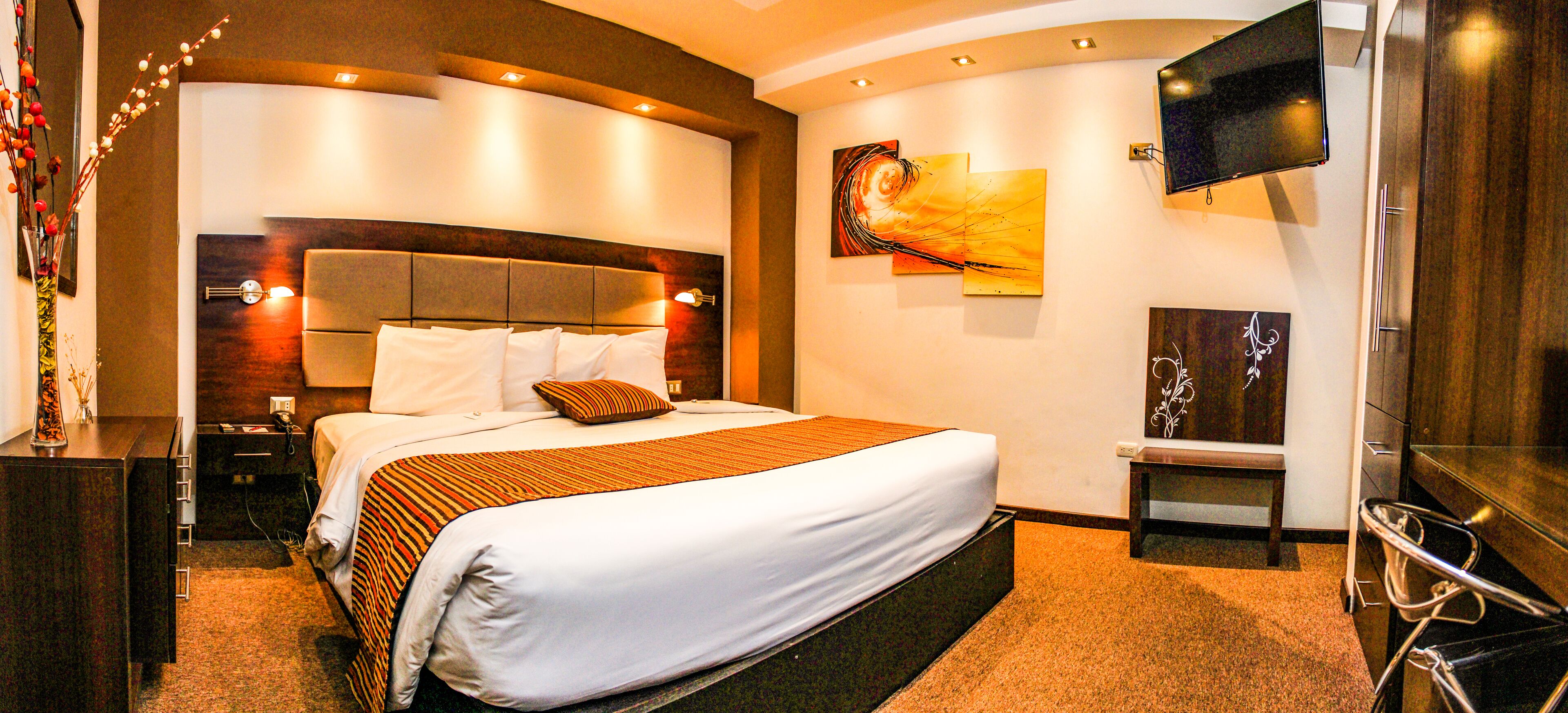 suite, jetted tub | down duvets, minibar, in-room safe, desk