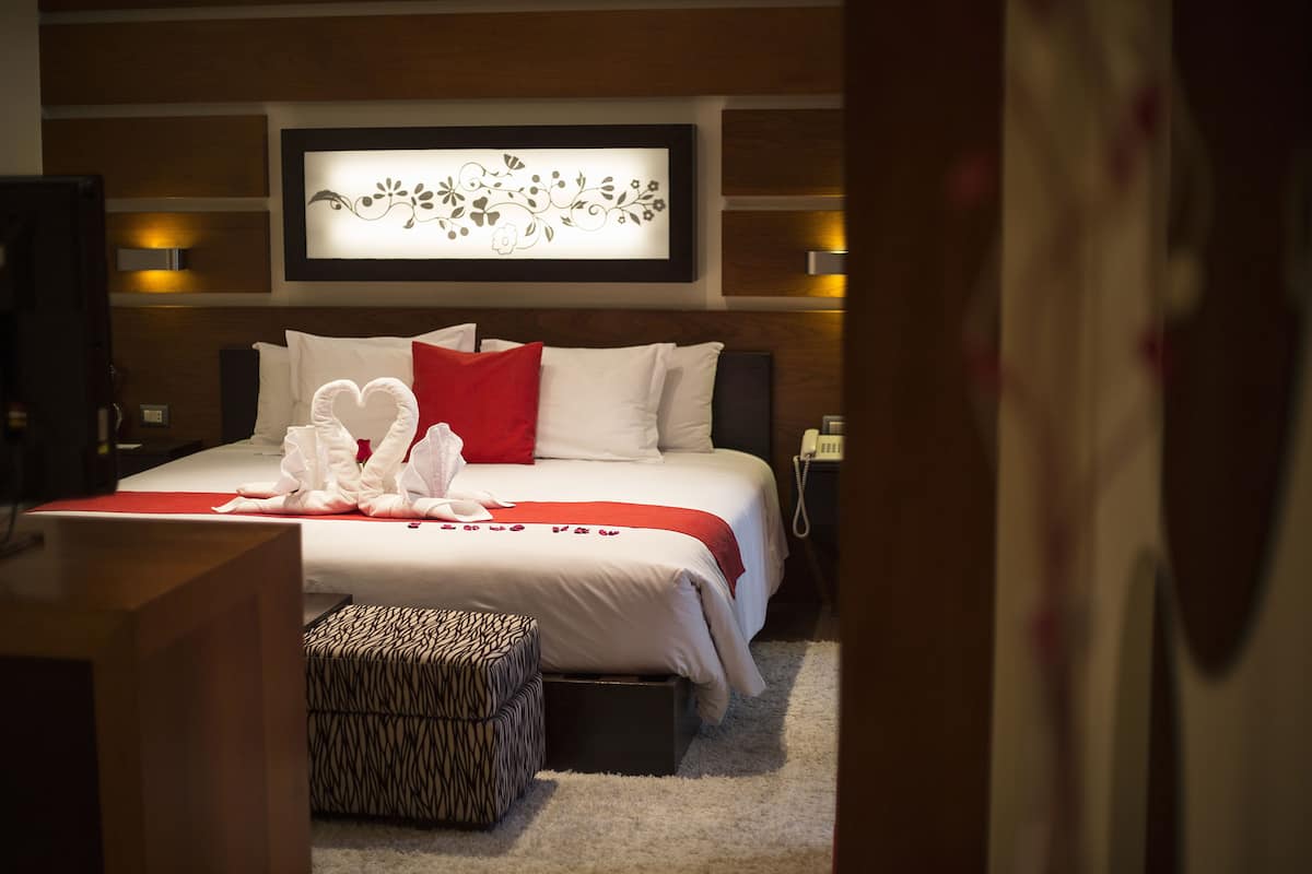 presidential suite | down duvets, minibar, in-room safe, desk