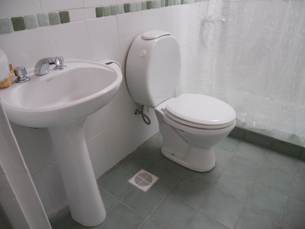 Habitación Confort, 1 habitación, vistas al jardín, en la zona del jardín | Baño | Ducha y cabezal de ducha tipo lluvia