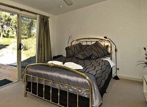 4 bedrooms, individually decorated, individually furnished - SeaShells Penneshaw (Penneshaw)