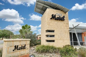 Exterior - Strath Motel (Strathalbyn)