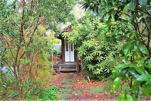 Cabin, 1 Bedroom, Garden View, Garden Area | Balcony - The Black Cockatoo Nannup (Nannup)