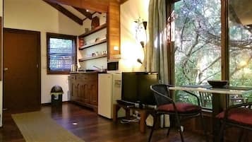 Wattle Studio | Private kitchen | Fridge, microwave, stovetop, coffee/tea maker