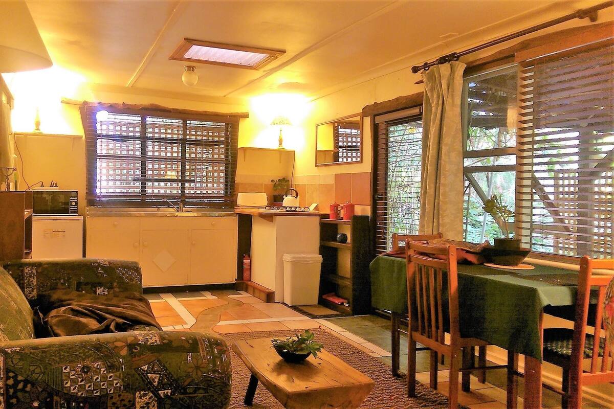 Suite, 1 chambre, vue jardin | Salle de séjour