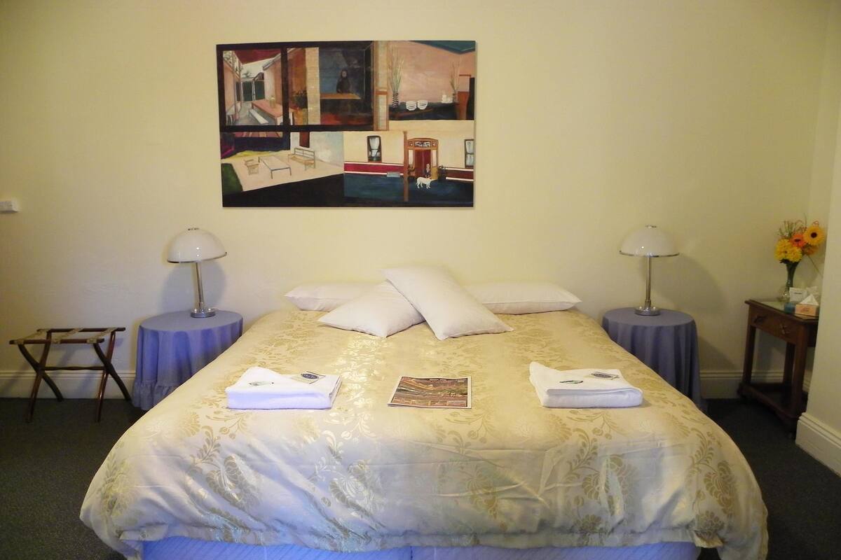 Hypo-allergenic bedding, down duvets, pillow-top beds