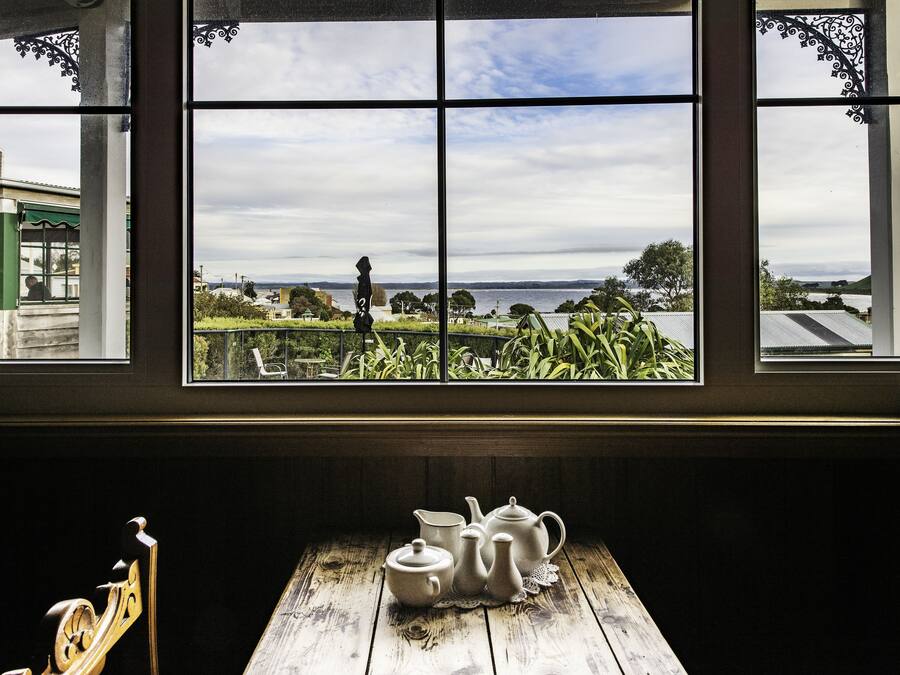 Suite Exécutive, cuisine (Studio with views for 2!) | Vue de la chambre