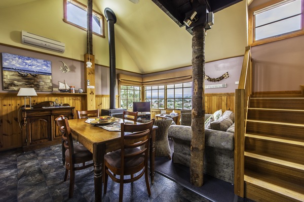 The Pines Seaview Cottage | Living area