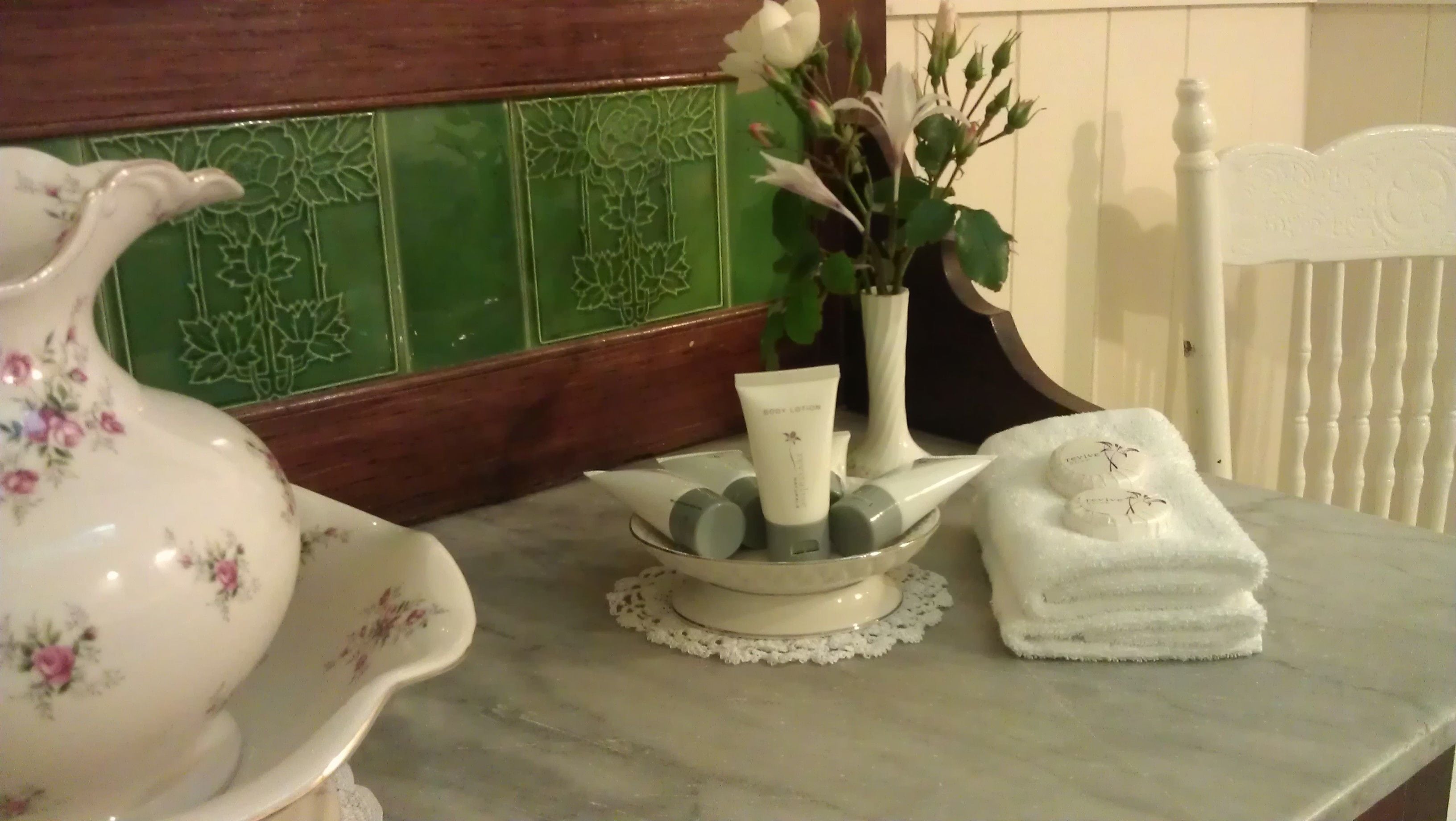 Angel's Aisle Cottages — image 14