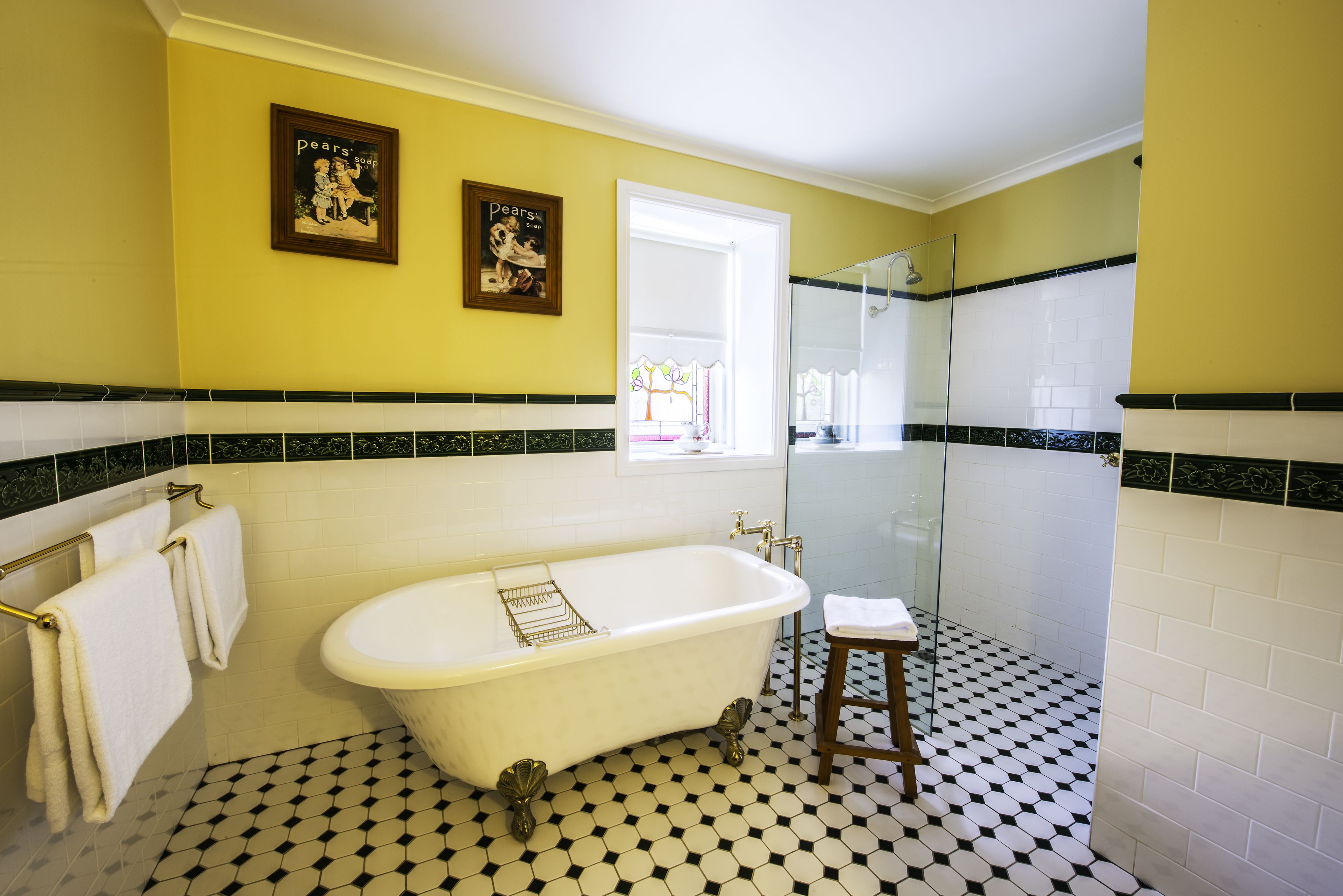 Angel's Aisle Cottages — image 19