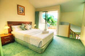 Iron/ironing board, bed sheets