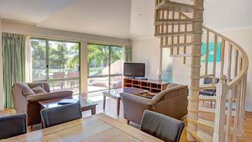 TV layar datar dan pemutar DVD