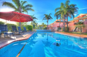 Piscina externa sazonal