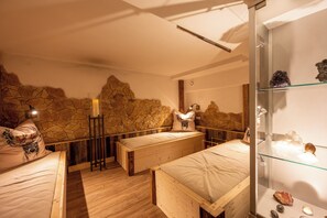 Sauna, steam room, 1 treatment room, massages