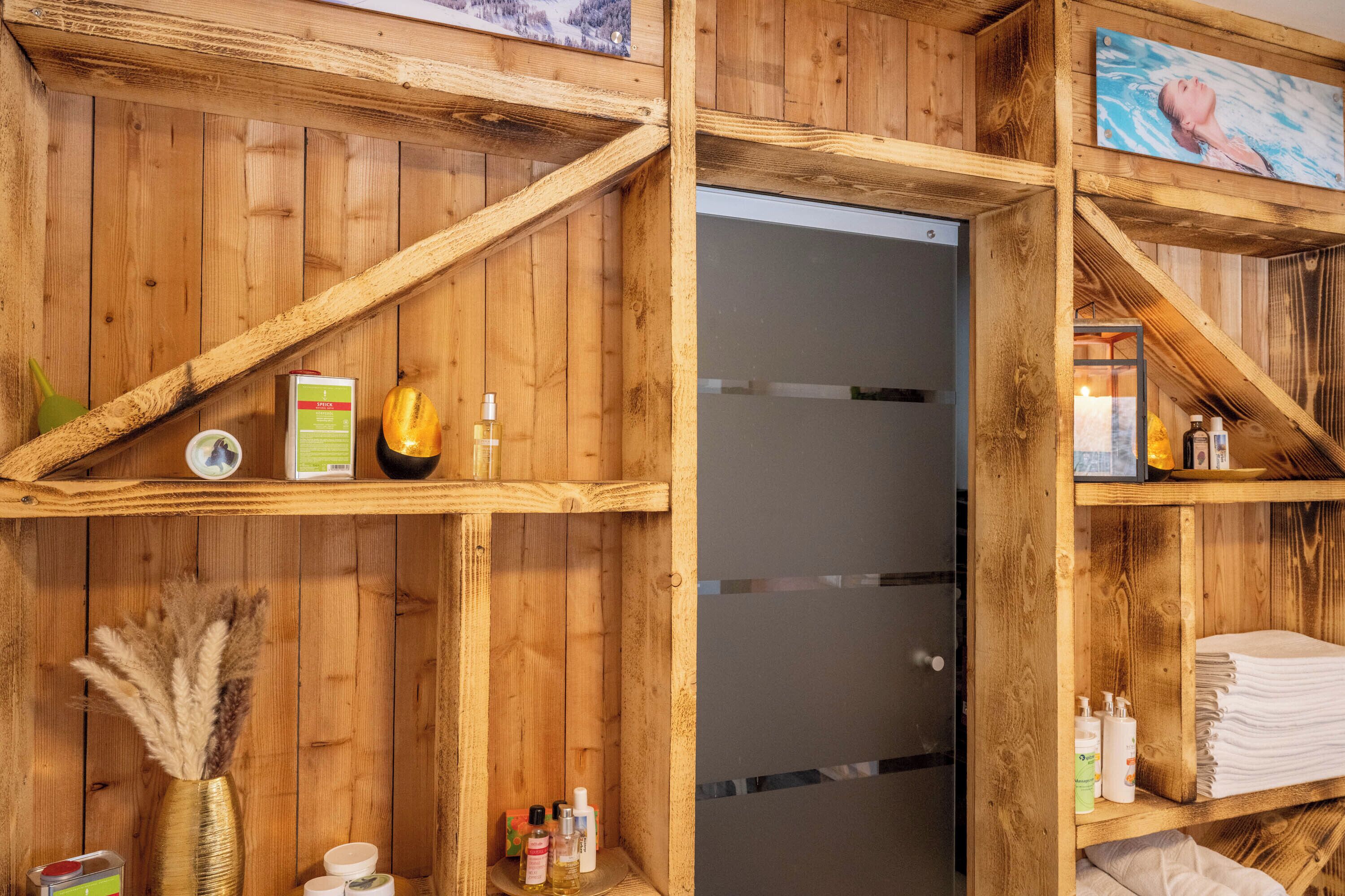 sauna, steam room, 1 treatment room, massages