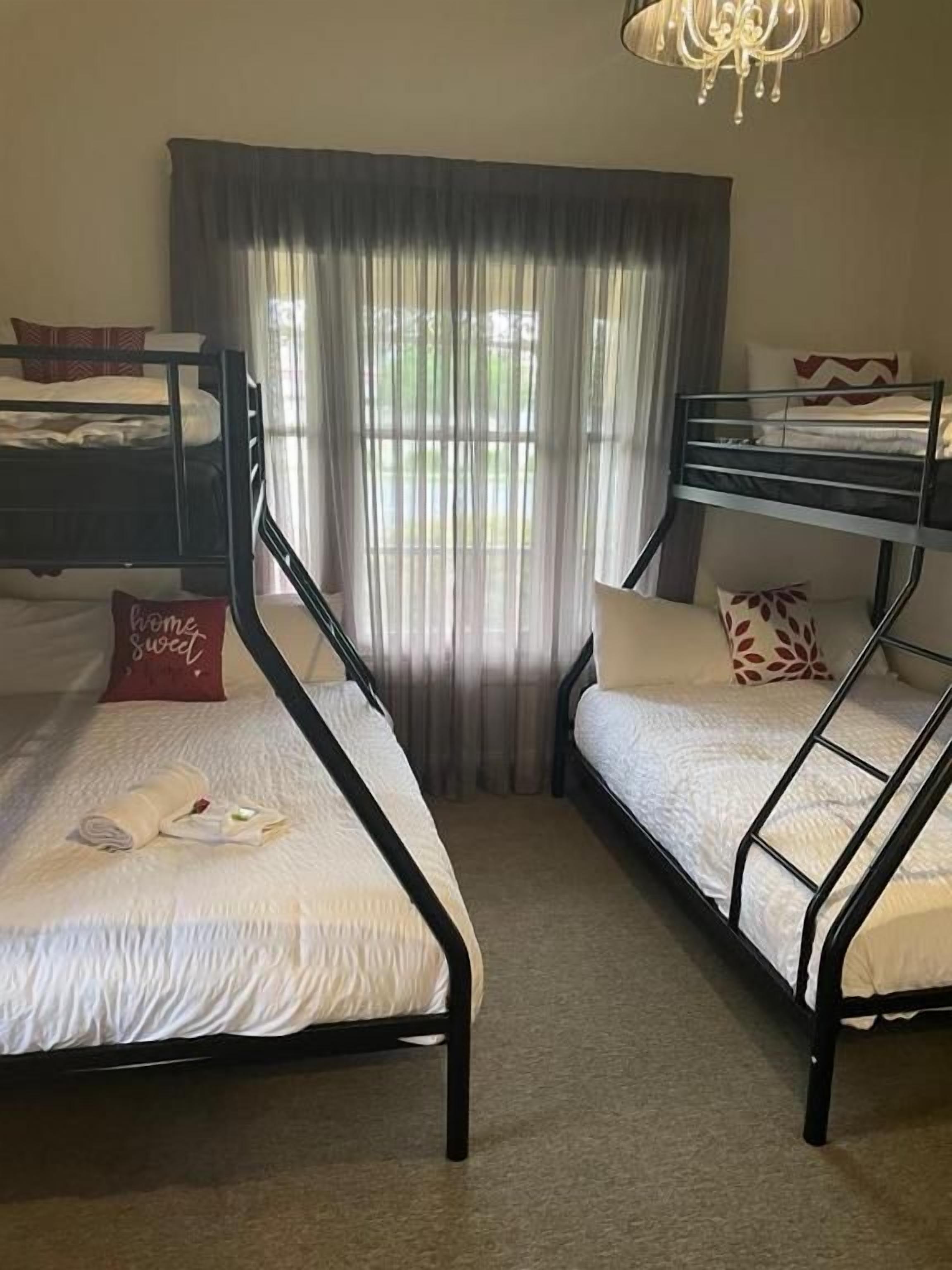 Premium bedding, desk, free WiFi