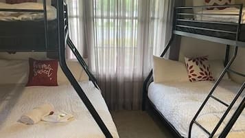 Premium bedding, desk, free WiFi