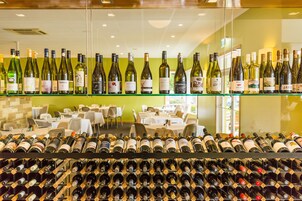 Se sirven desayunos, almuerzos y cenas; cocina internacional