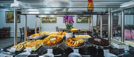 Free daily buffet breakfast
