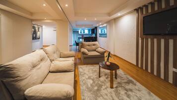 Deluxe Studio Suite, 1 Double Bed | Living area | 32-inch LCD TV with cable channels, TV