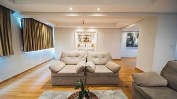 Deluxe Studio Suite, 1 Double Bed | Living area | 32-inch LCD TV with cable channels, TV