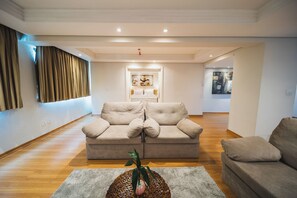 Deluxe Studio Suite, 1 Double Bed | Living area