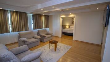 Habitación doble, 1 cama doble | 1 dormitorio, minibar, caja fuerte y decoración individual