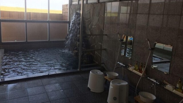 A bathroom with a large window, a shower, and a sink. - Petit Hotel Corinthian (Rebun)