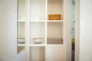 Armoire
