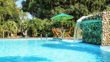 Outdoor pool, pool umbrellas, sun loungers