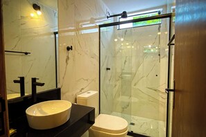 Deluxe-Vierbettzimmer (Bromélias) | Badezimmer