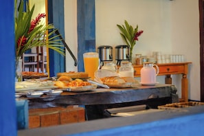 Free daily buffet breakfast