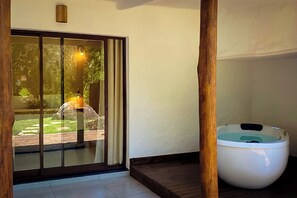 Exclusive Room (Bromélias) | Deep-soaking bathtub - Villa Baepi (Ilhabela)