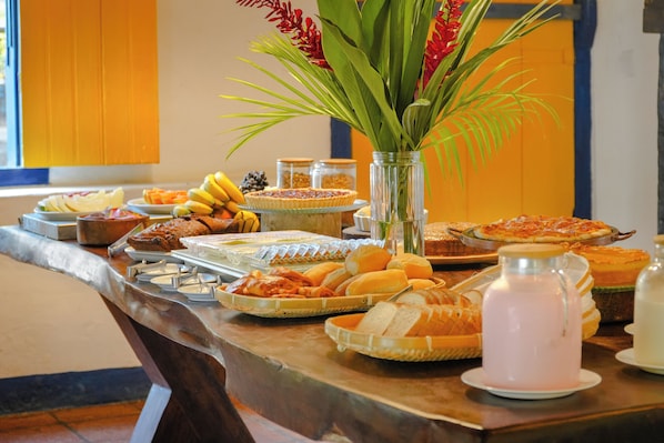 Free daily buffet breakfast