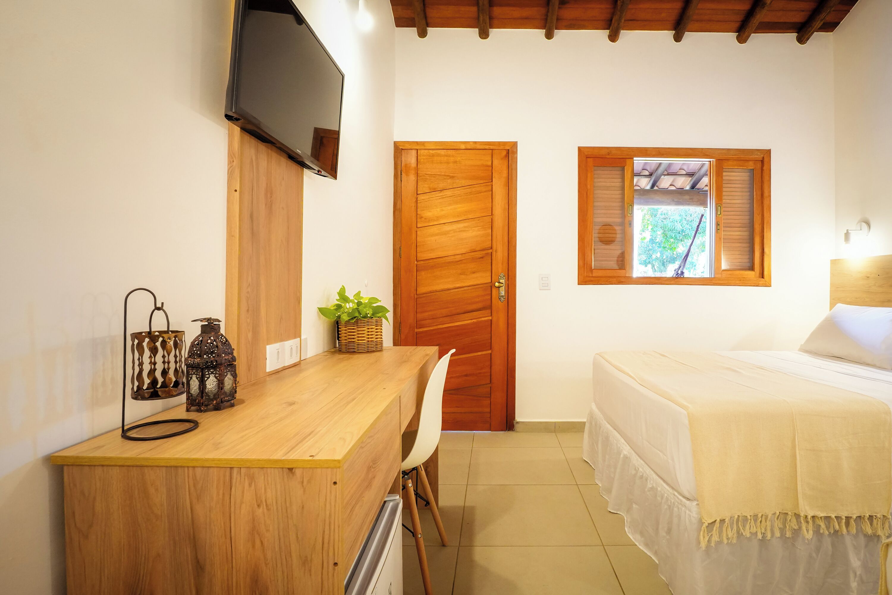 Comfort Room (Bromélias) | Television