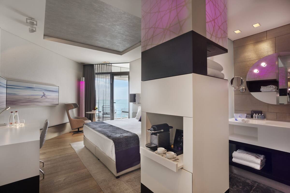 Premium bedding, down duvets, minibar, in-room safe