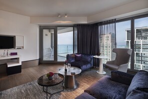 Premium bedding, down comforters, minibar, in-room safe - Royal Beach Tel Aviv by Isrotel exclusive (Tel Aviv)