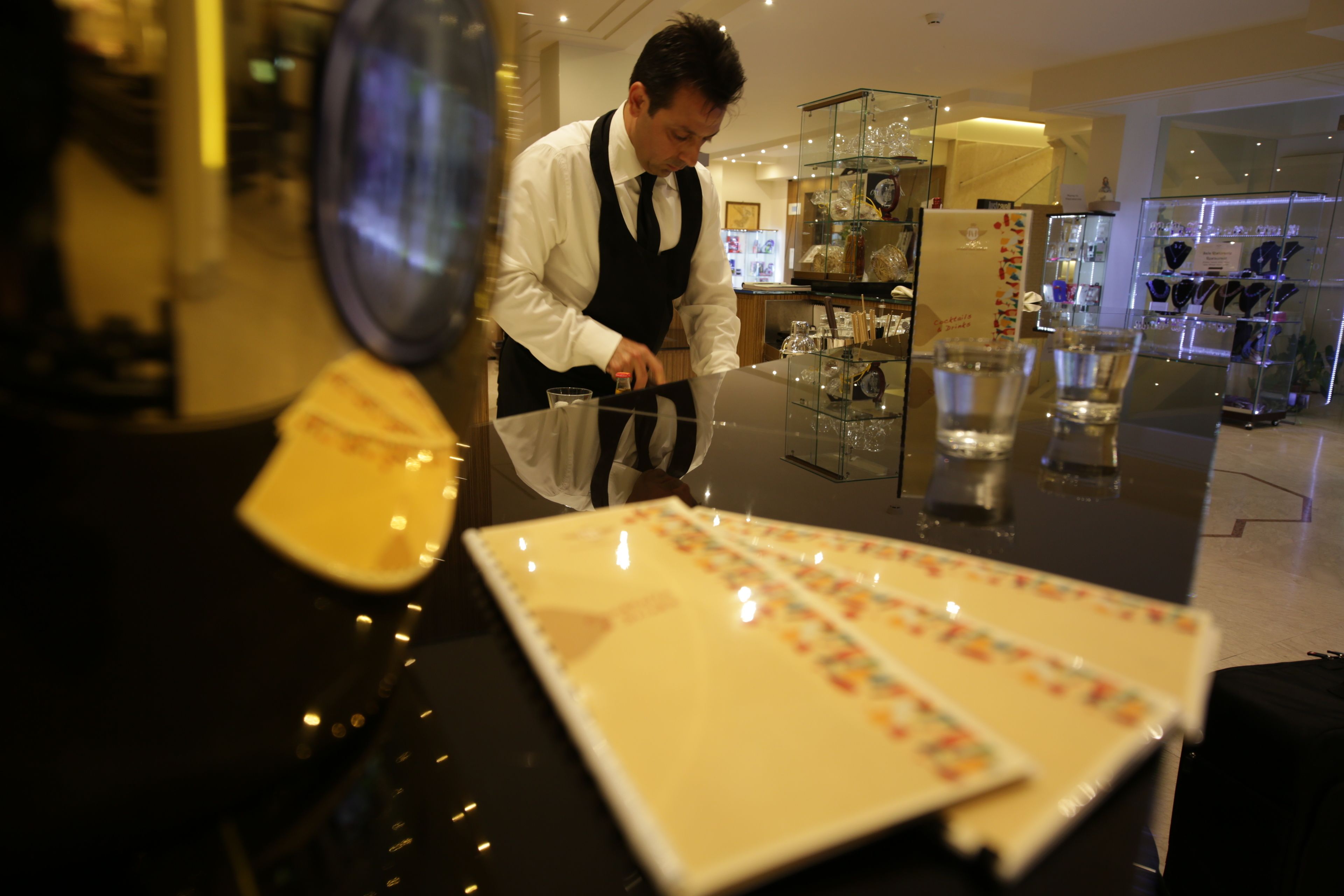 2 bars/lounges, poolside bar