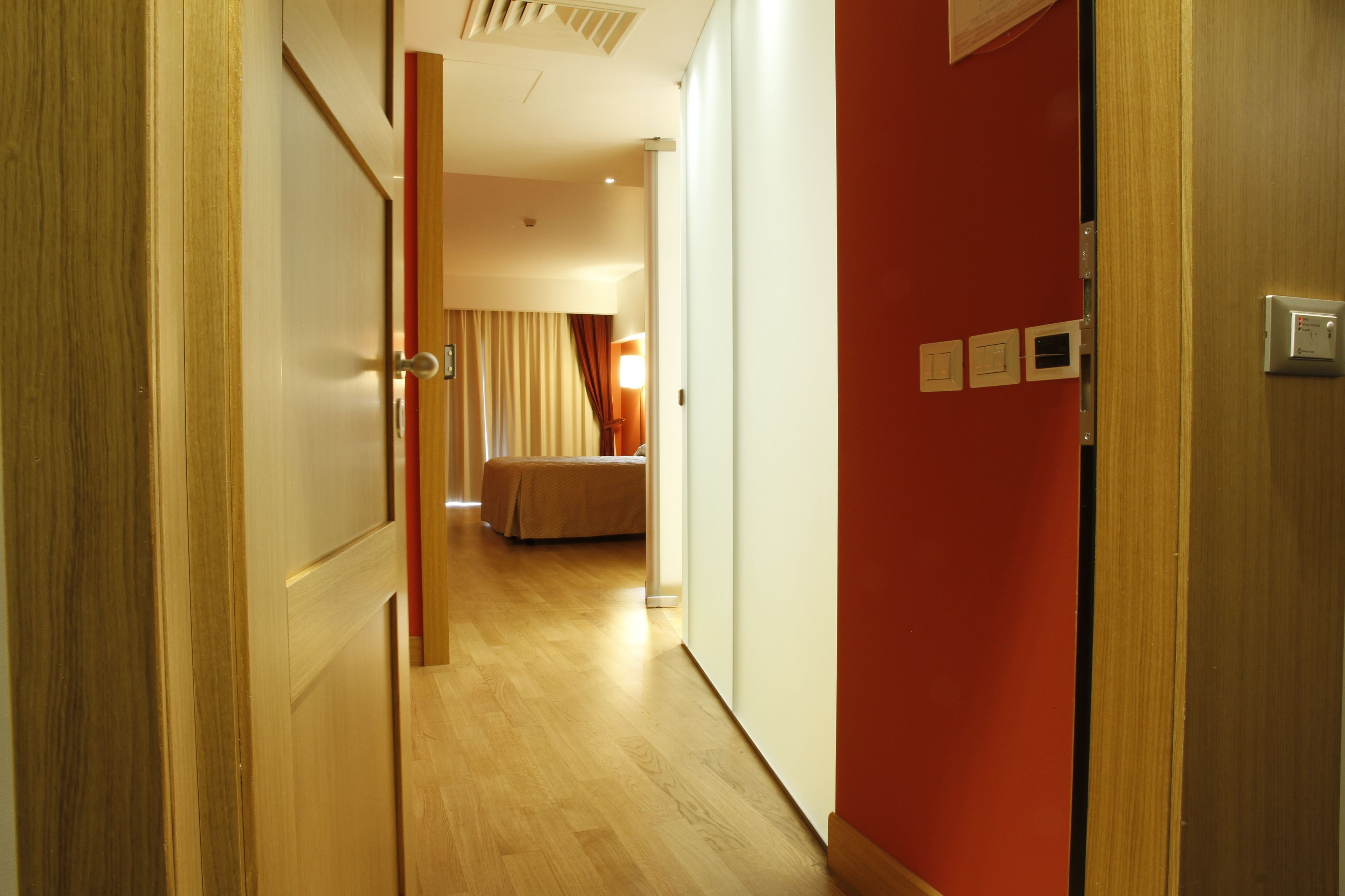 superior single room (free airport shuttle) | minibar, in-room safe, desk, soundproofing