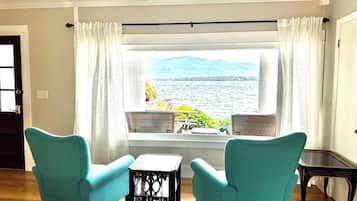 Superior House, 6 Bedrooms, Lake View | Free WiFi, bed sheets