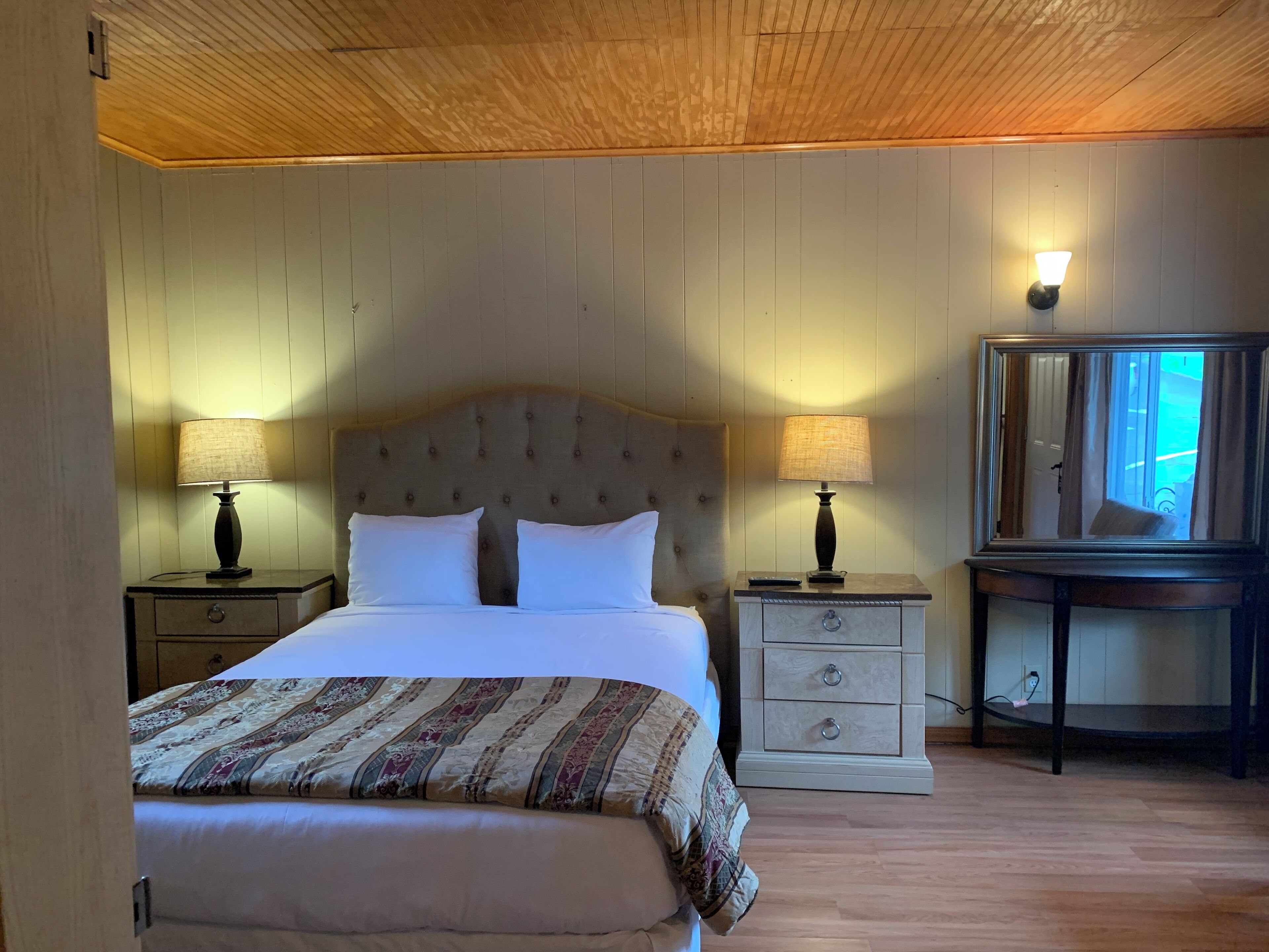 Free WiFi, bed sheets