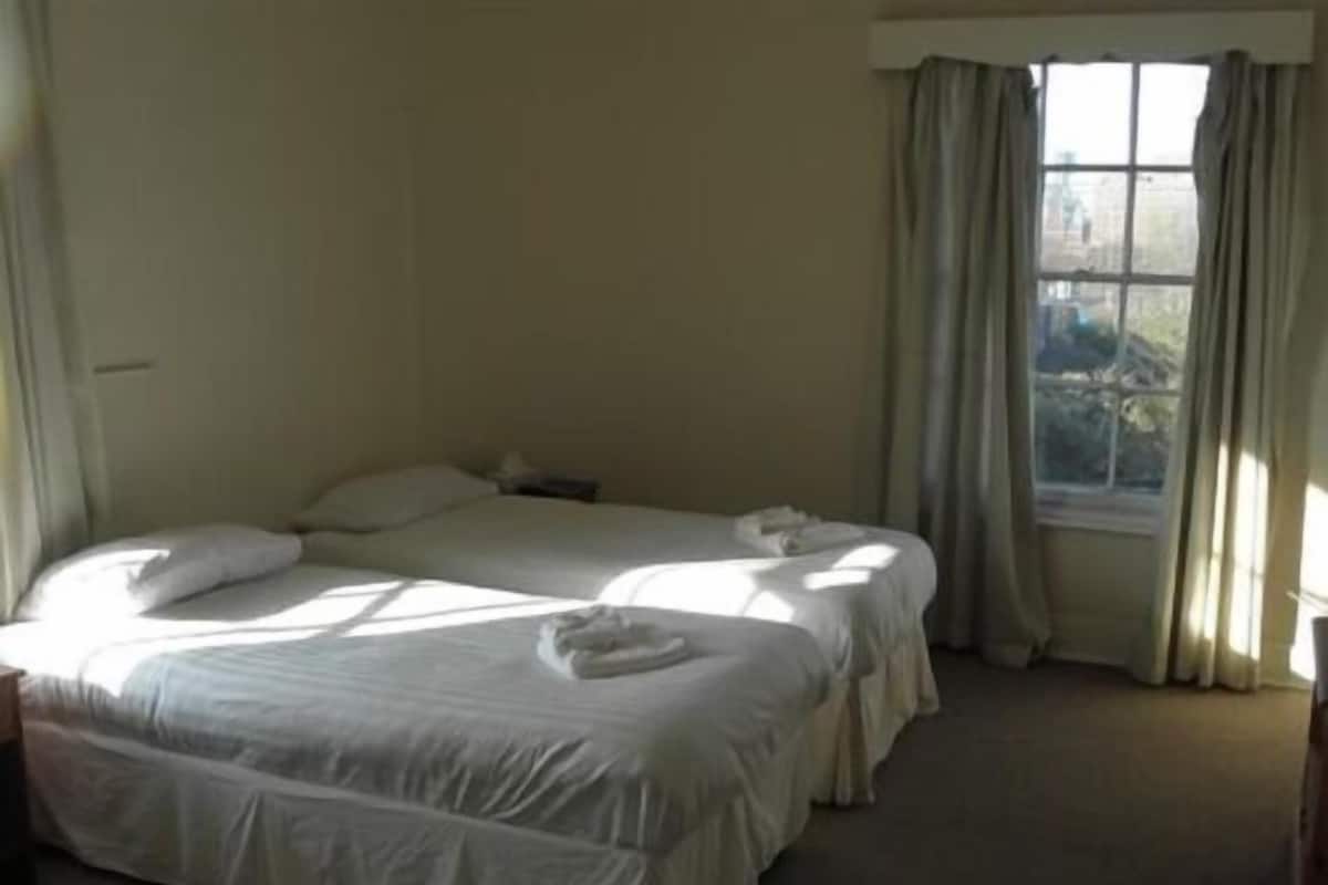 Standard Twin Room, Shared Bathroom | 1 bedroom