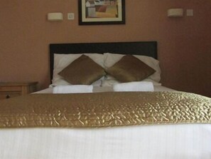 Standard Double Room, Shared Bathroom - The Station Hotel (Ipswich)