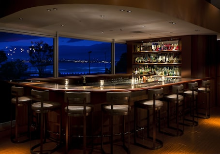 Bar (on property). Biwako Hotel