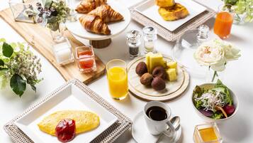 Daily buffet breakfast for a fee