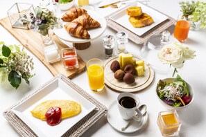 Daily buffet breakfast for a fee