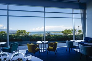 Habitación Premier con 2 camas individuales, 2 camas individuales, para no fumadores, vista al lago | Salón ejecutivo