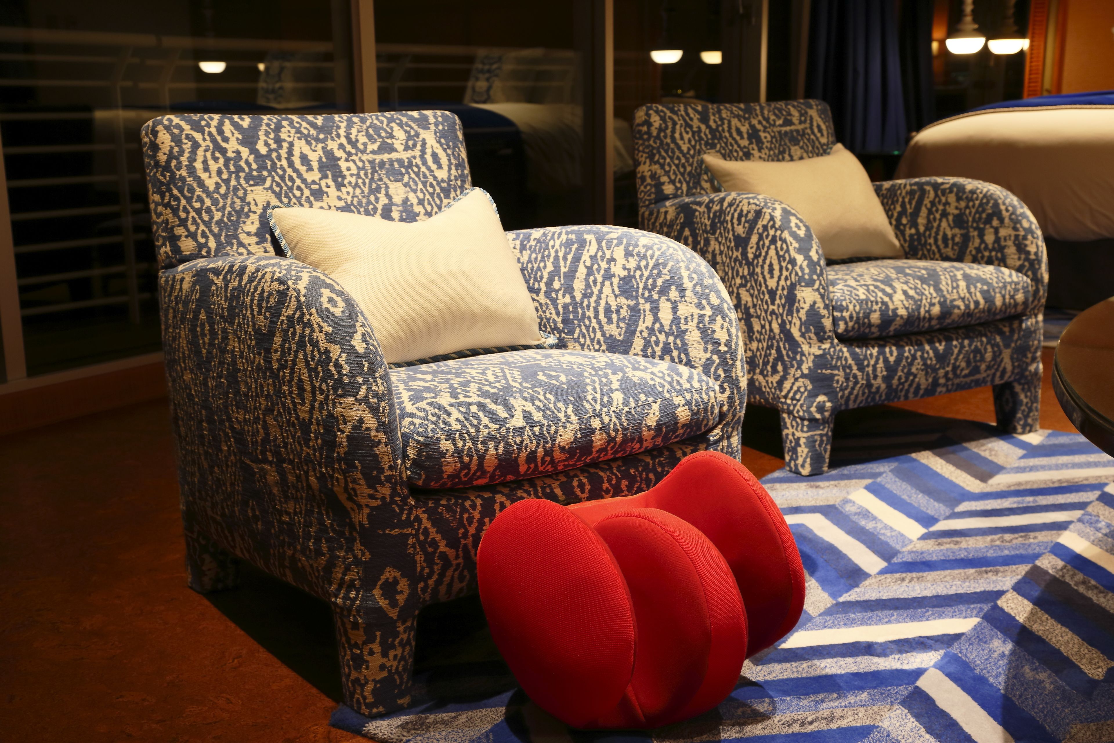 junior suite [luxury floor access] | living area | tv