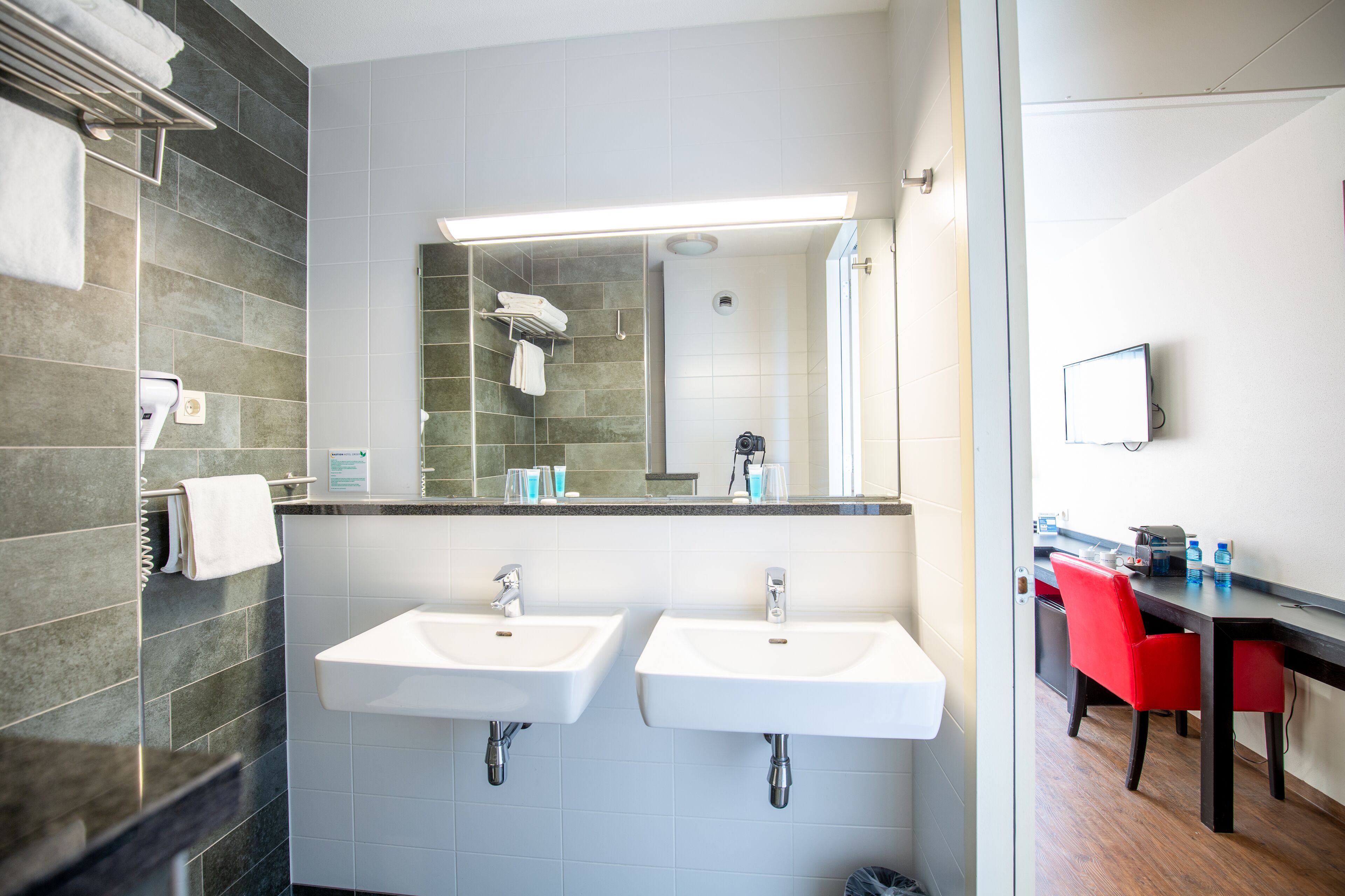 shower, free toiletries, hair dryer, towels