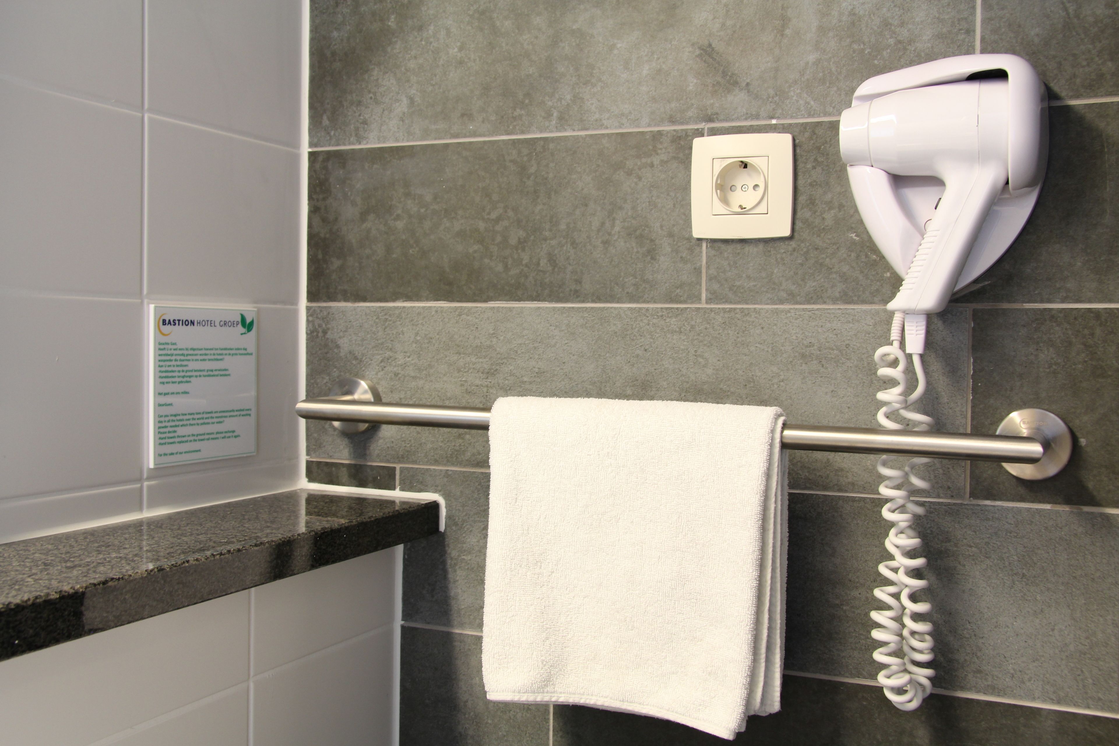 deluxe room, 2 single beds | bathroom | shower, free toiletries, hair dryer, towels