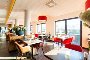 Lunch and dinner served - Bastion Hotel Amsterdam Airport (Hoofddorp)